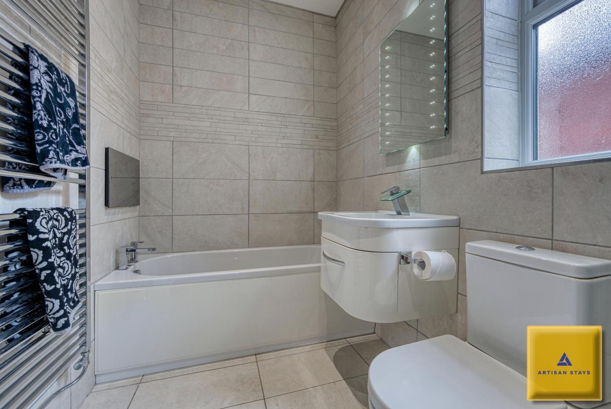 4 Bedroom, 6 Beds, 3 Bathrooms, Near Nec & Birmingham Airport, Business, Contractor And Family Friendly, Free Wi-Fi, Free Parking Coventry Luaran gambar