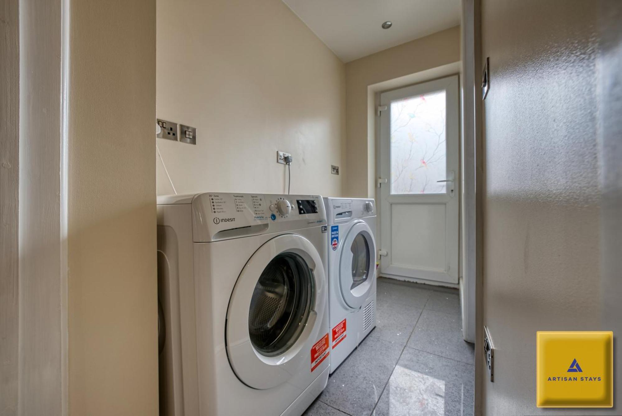 4 Bedroom, 6 Beds, 3 Bathrooms, Near Nec & Birmingham Airport, Business, Contractor And Family Friendly, Free Wi-Fi, Free Parking Coventry Luaran gambar